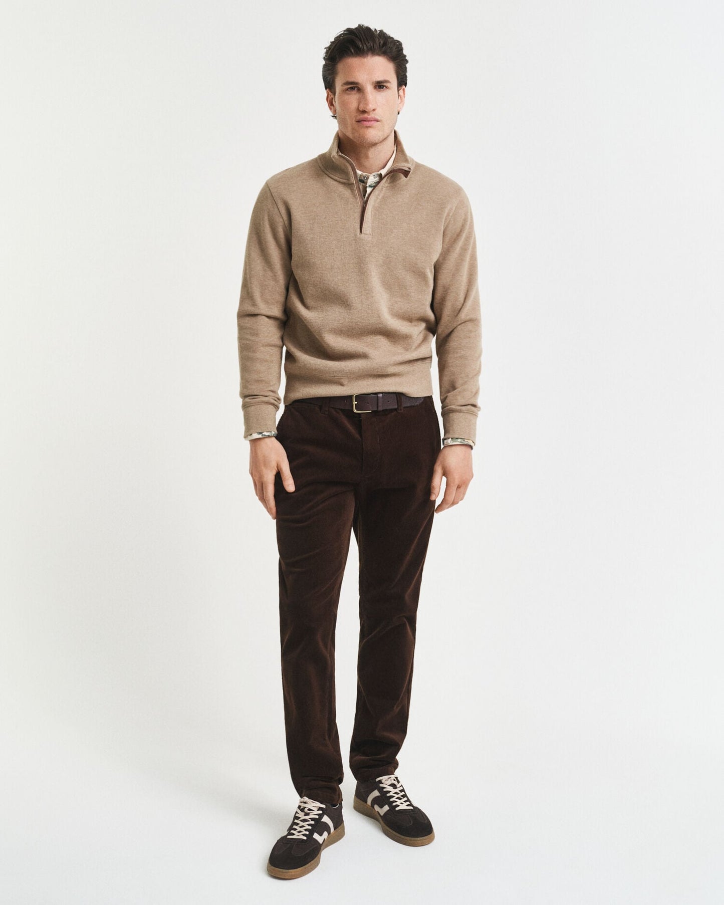 Pantalon chino en velours côtelé coupe ajustée