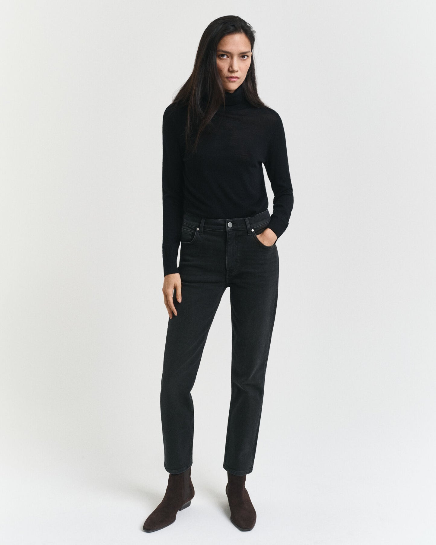Jean noir court ajusté