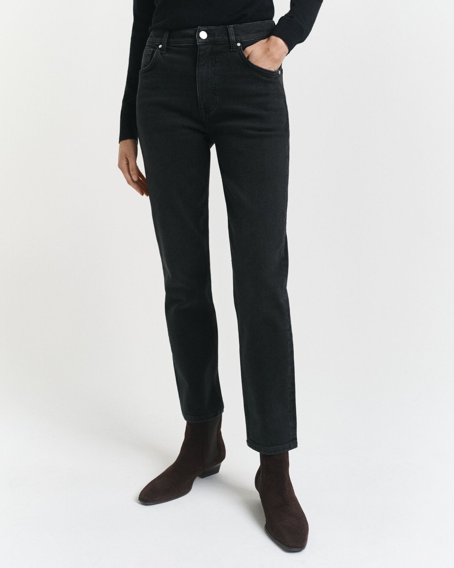 Jean noir court ajusté